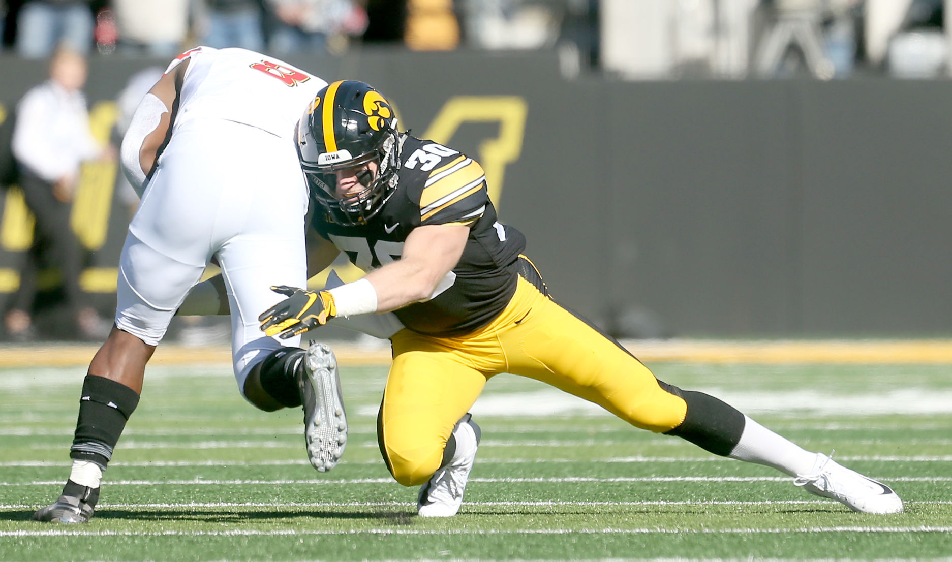 102018-Iowa-Maryland FB-023